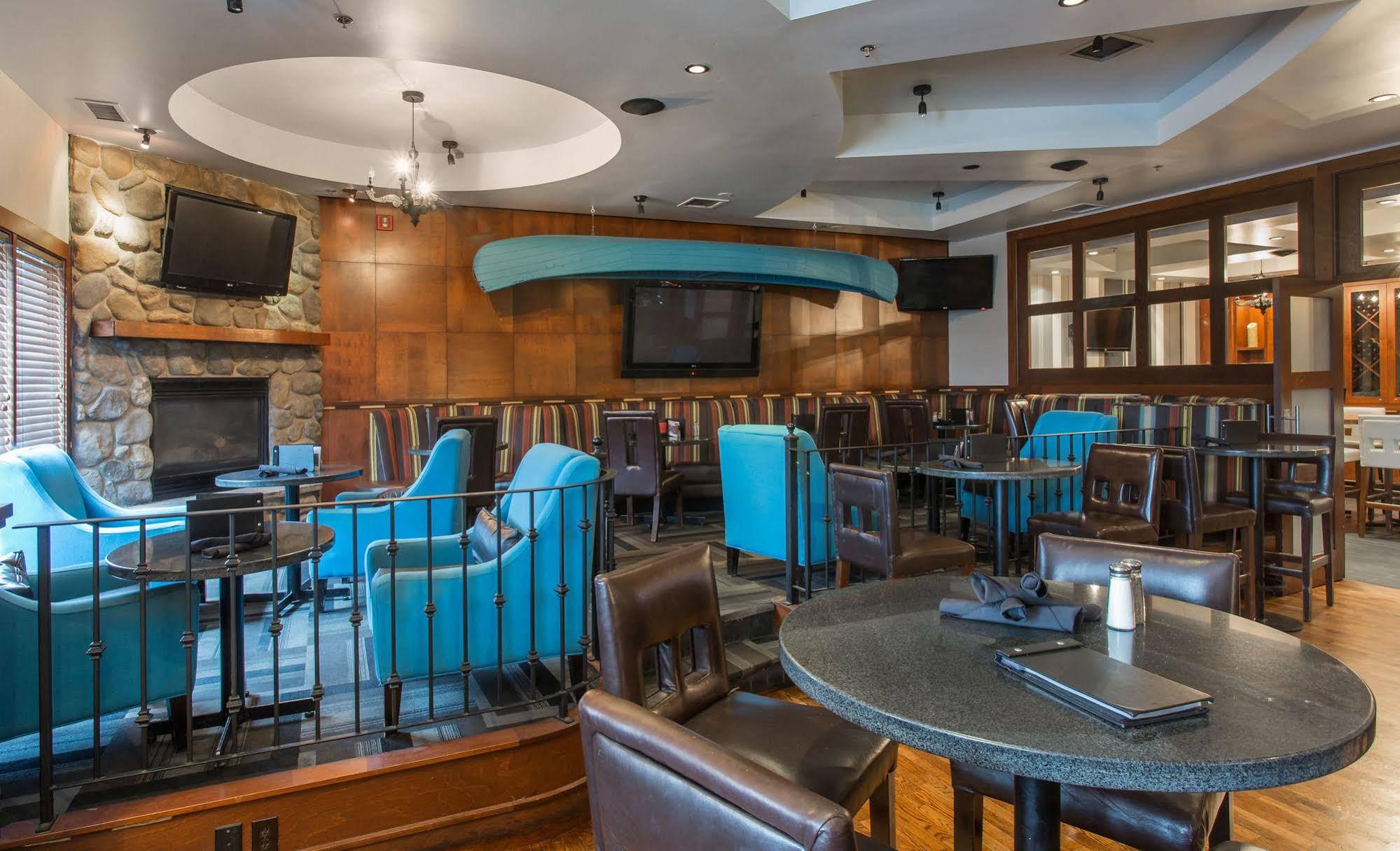 Sandman Hotel Red Deer Bagian luar foto