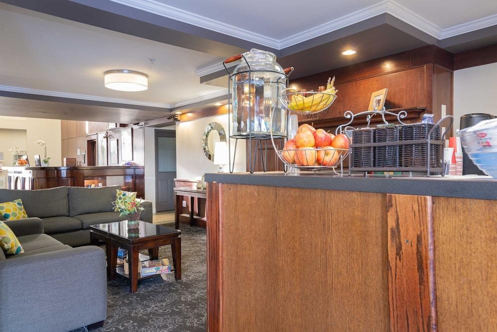 Sandman Hotel Red Deer Bagian luar foto