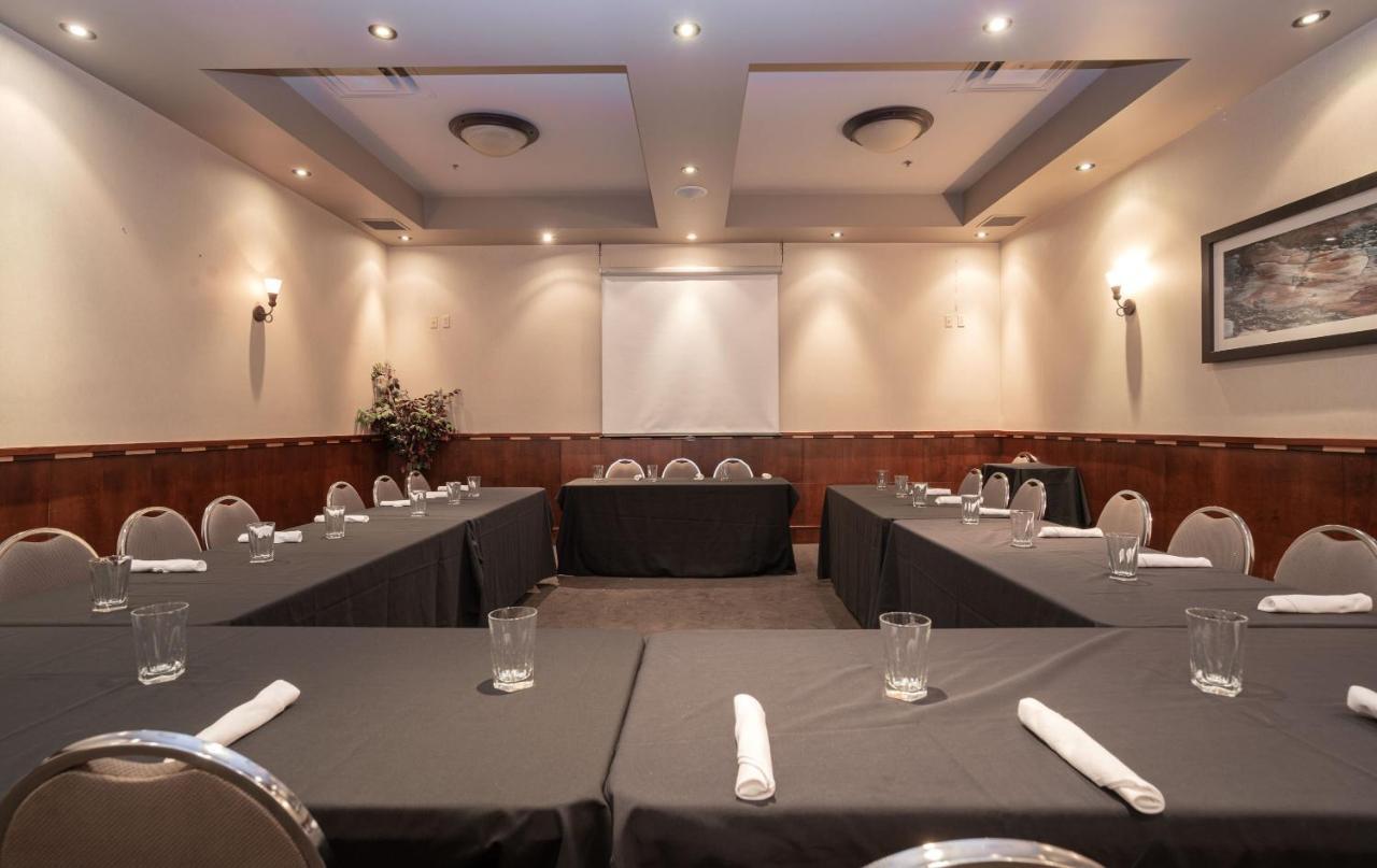 Sandman Hotel Red Deer Bagian luar foto