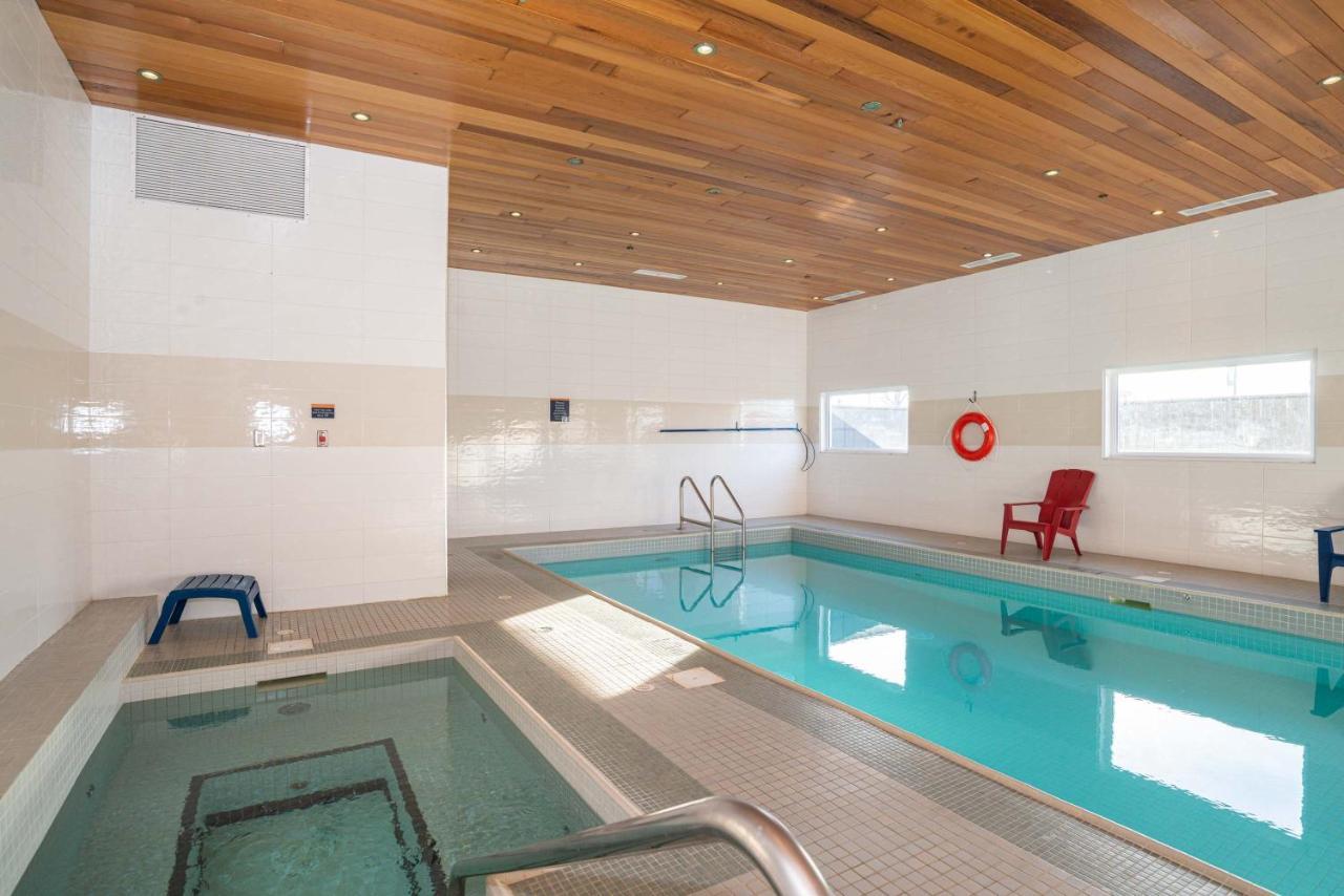 Sandman Hotel Red Deer Bagian luar foto