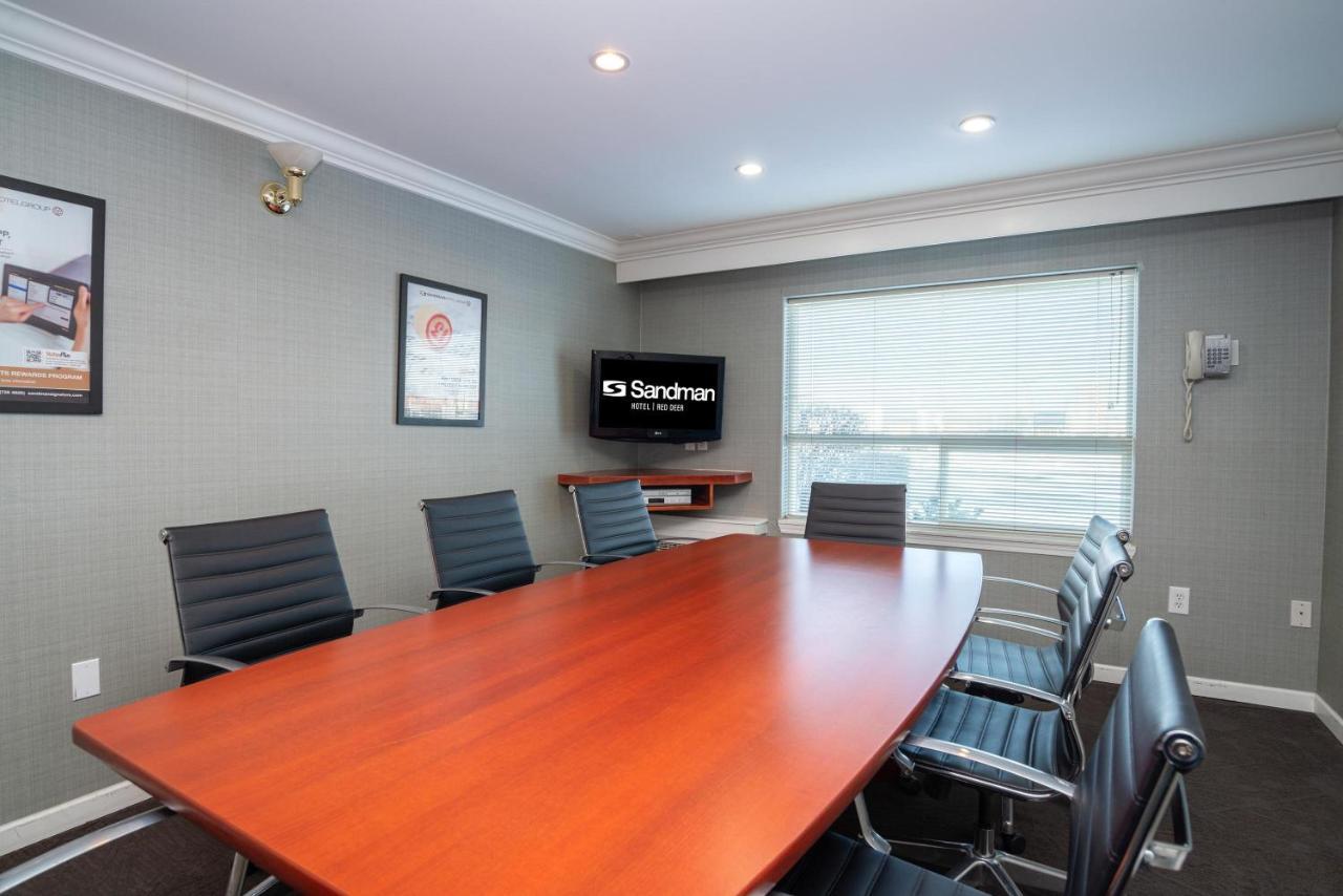 Sandman Hotel Red Deer Bagian luar foto