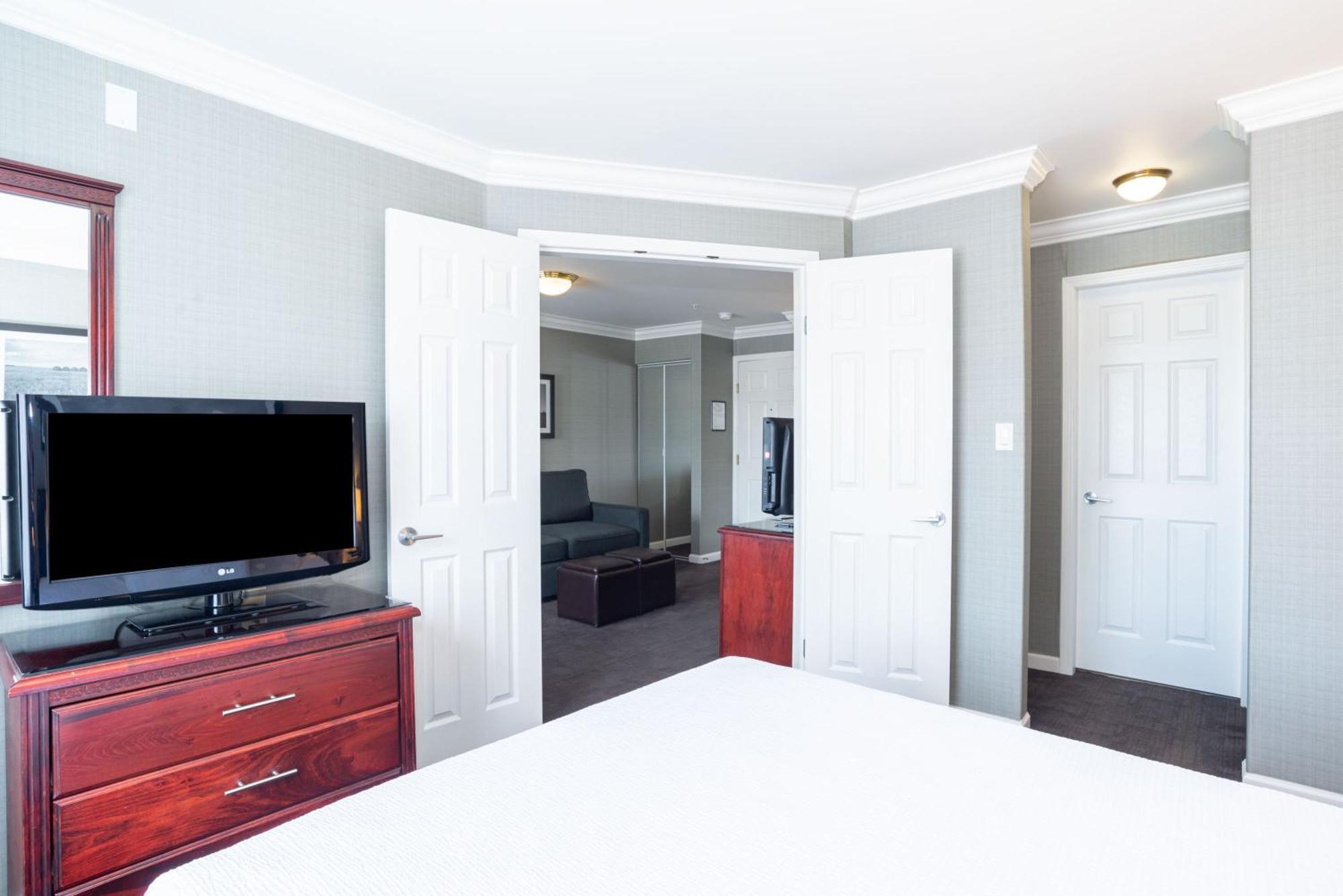 Sandman Hotel Red Deer Bagian luar foto