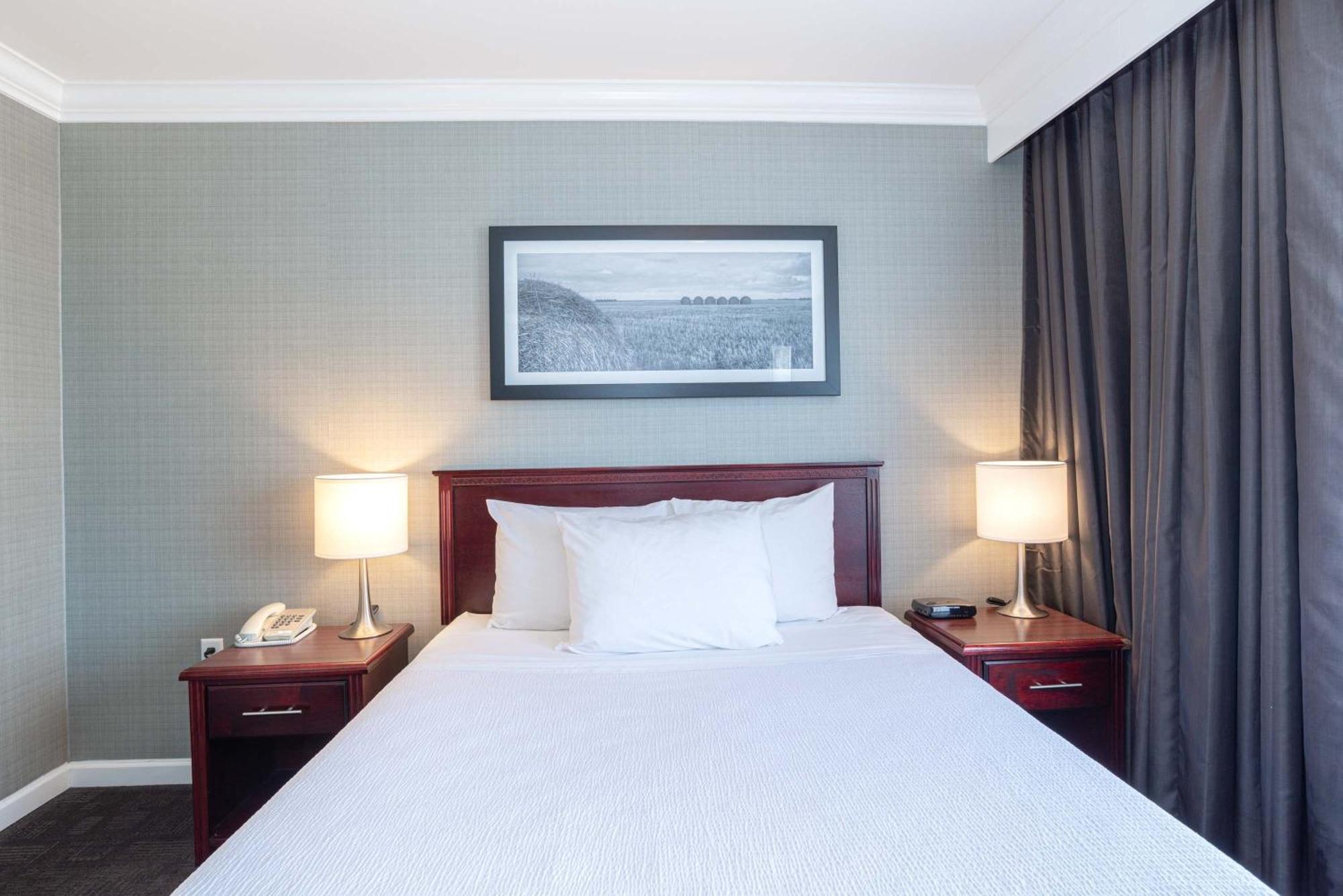 Sandman Hotel Red Deer Bagian luar foto