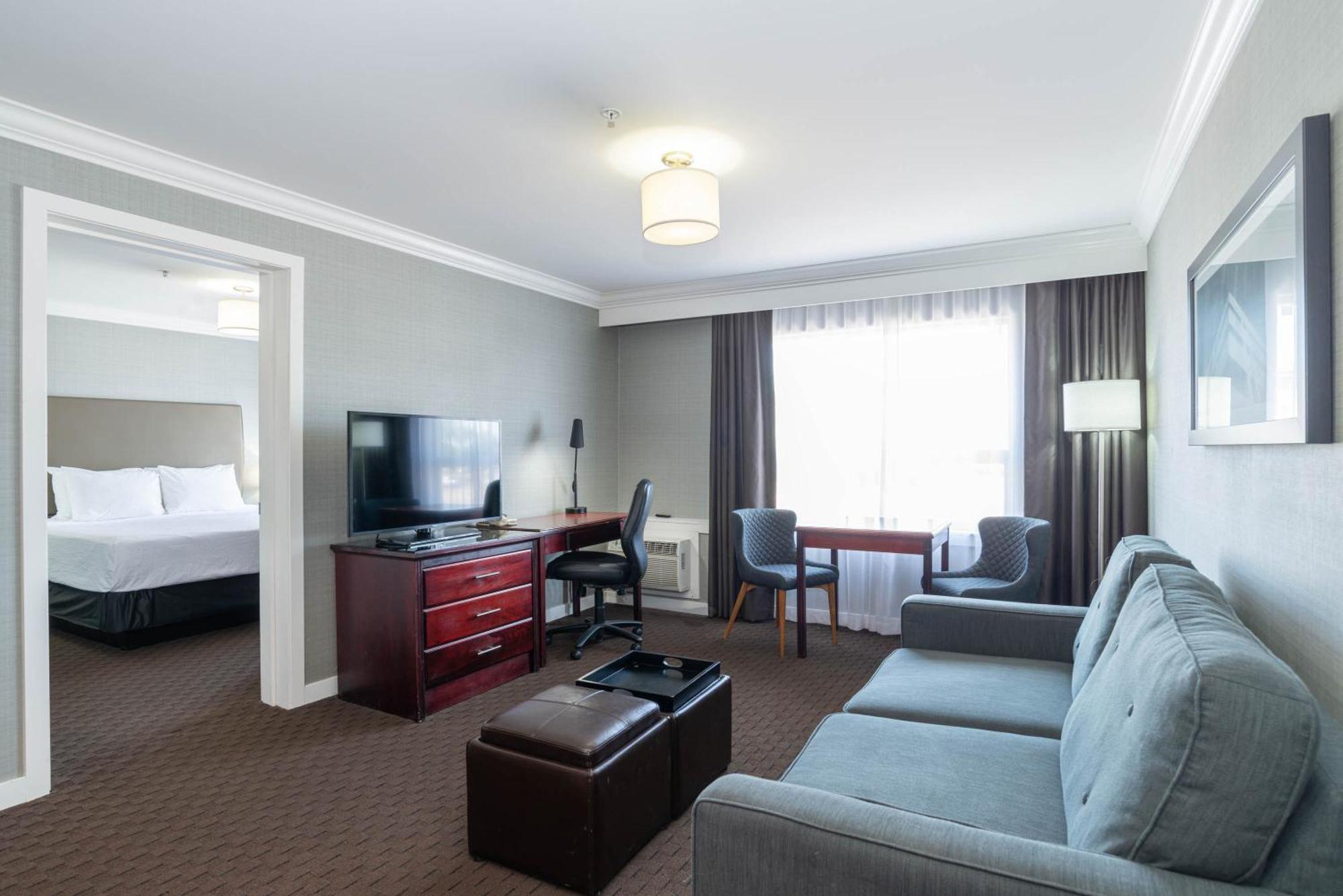 Sandman Hotel Red Deer Bagian luar foto