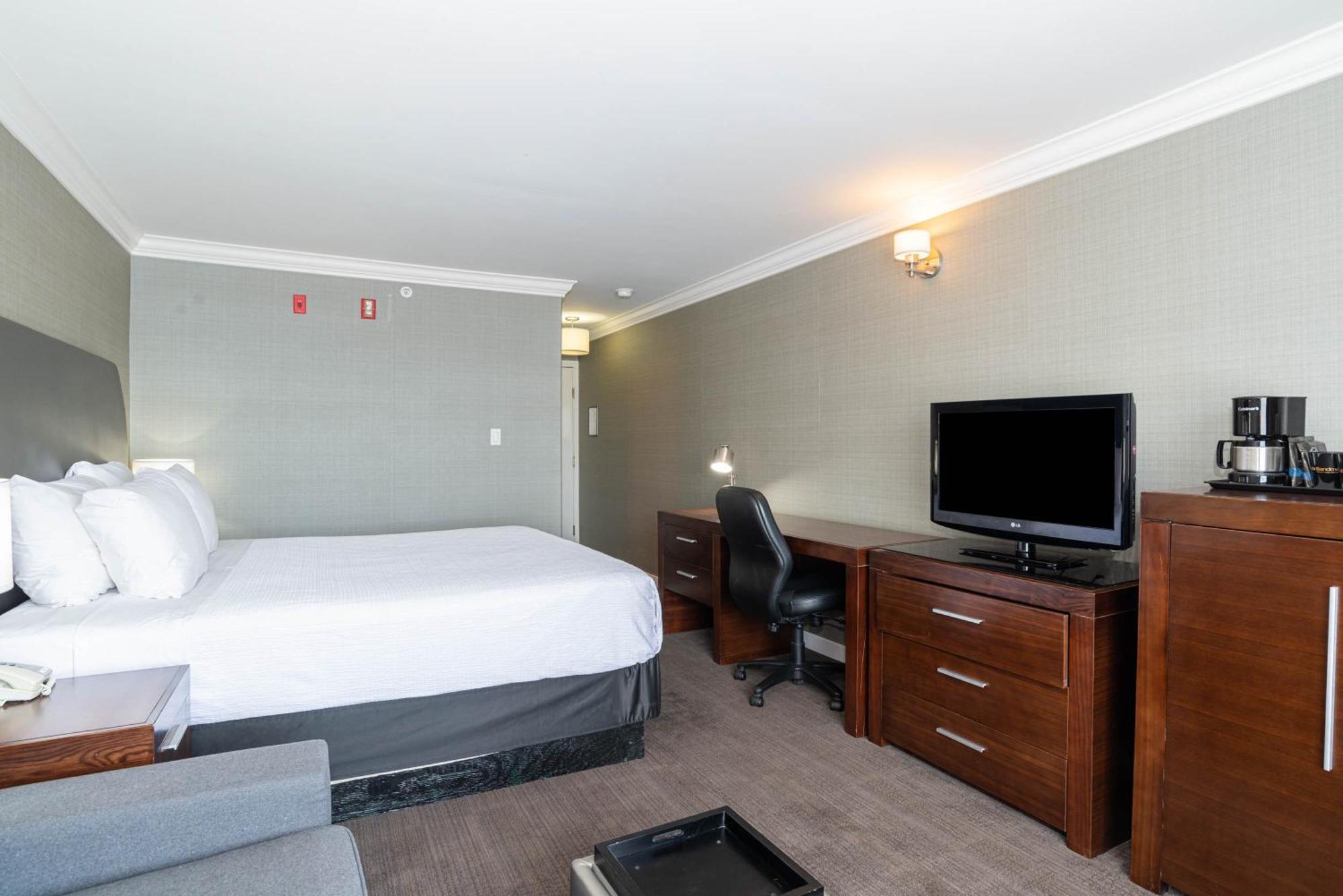 Sandman Hotel Red Deer Bagian luar foto