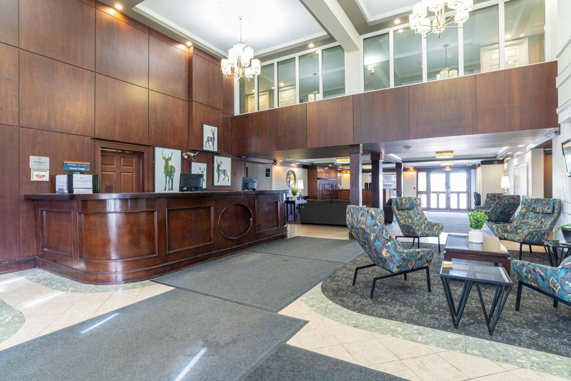 Sandman Hotel Red Deer Bagian luar foto