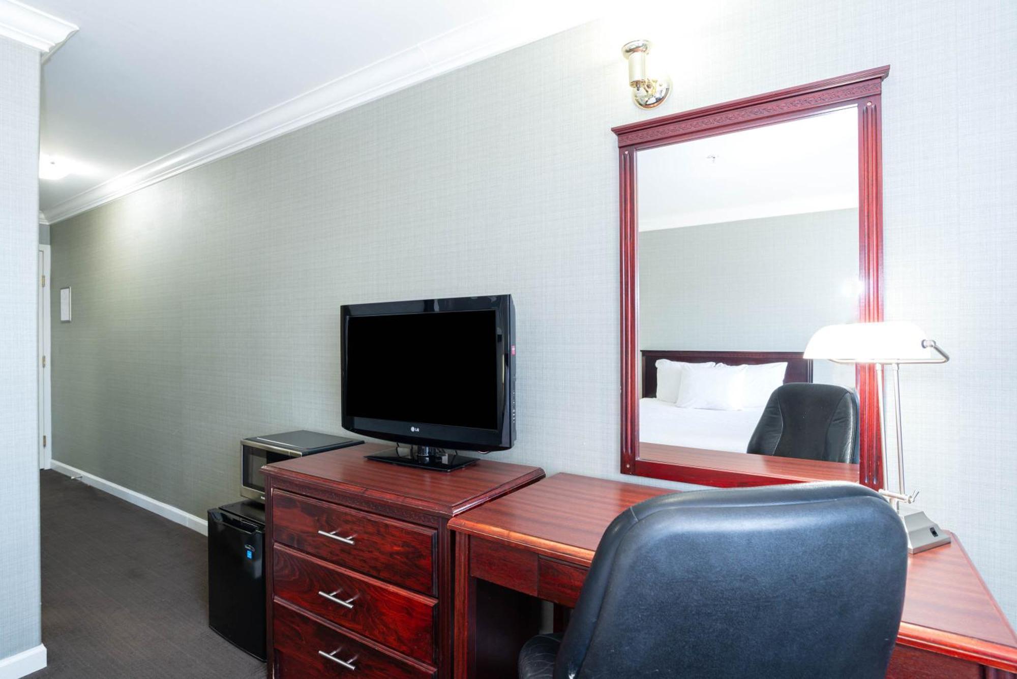 Sandman Hotel Red Deer Bagian luar foto
