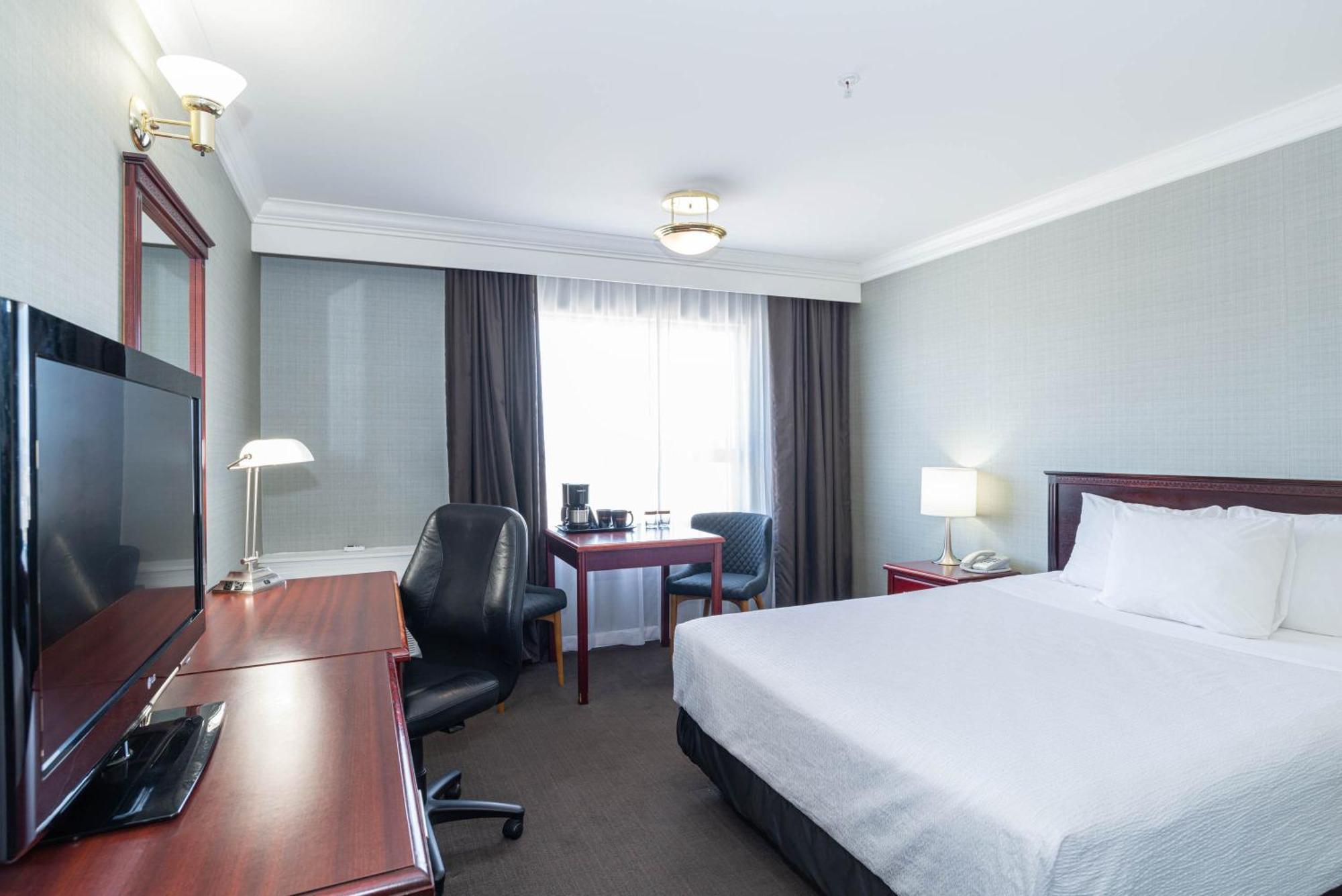 Sandman Hotel Red Deer Bagian luar foto