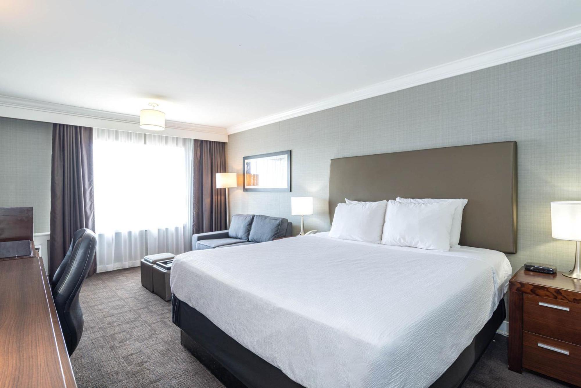 Sandman Hotel Red Deer Bagian luar foto