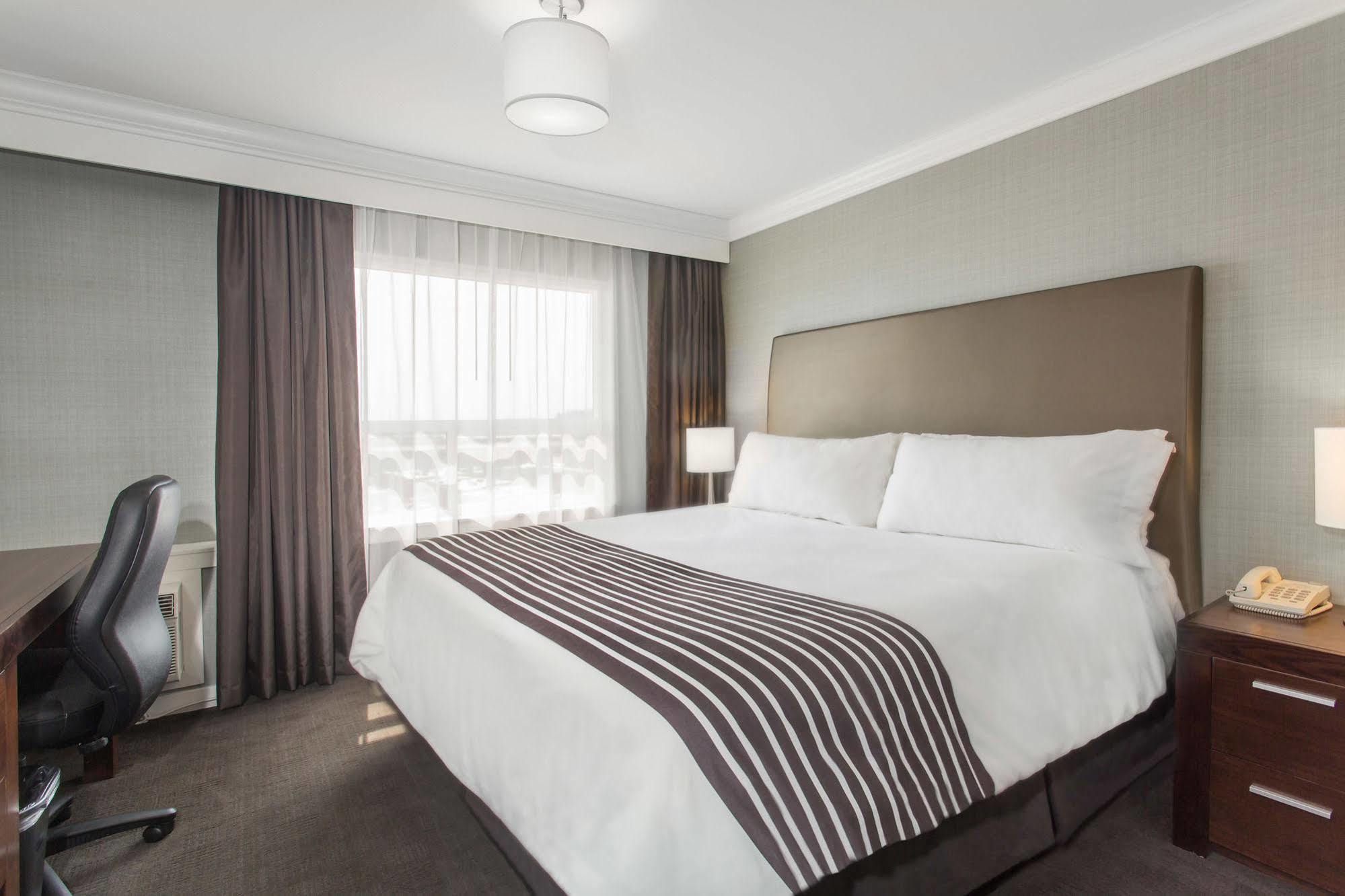 Sandman Hotel Red Deer Bagian luar foto