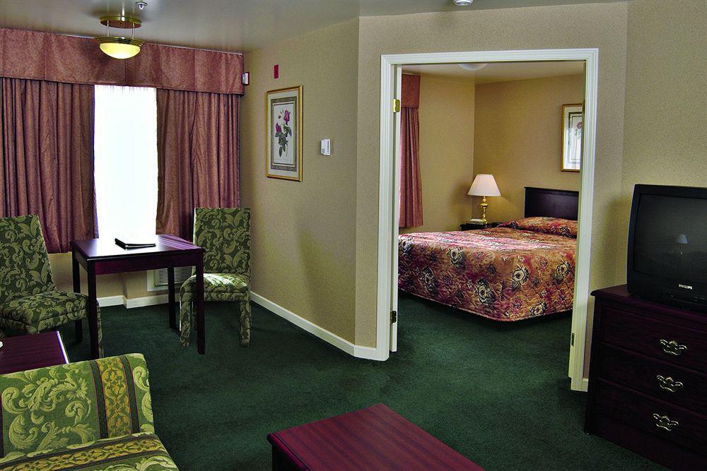 Sandman Hotel Red Deer Bagian luar foto